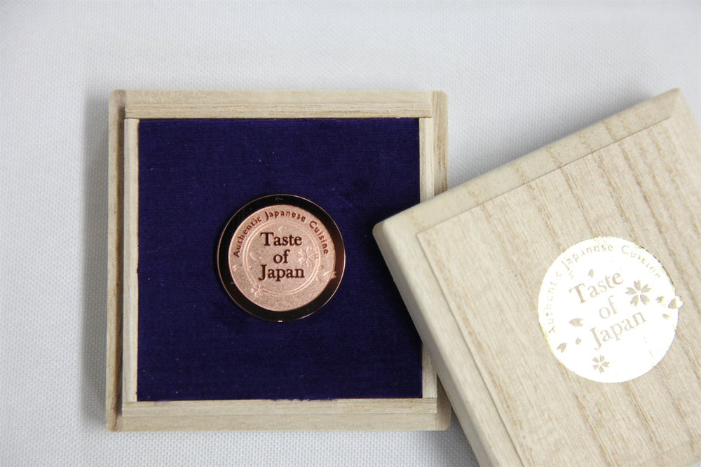 The Bronze certificate and bronze medal of the Certification of Cooking Skills for Japanese Cuisine in Foreign Countries, in a paulownia wood box